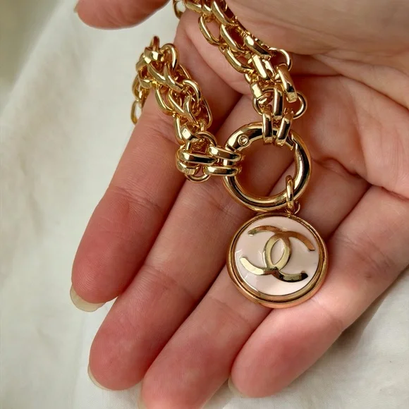 Pink Chanel pendant necklace - Picture 13 of 13